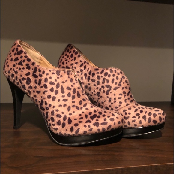 NWT Sz 7.5 Leopard print faux fur bootie - Picture 2 of 6